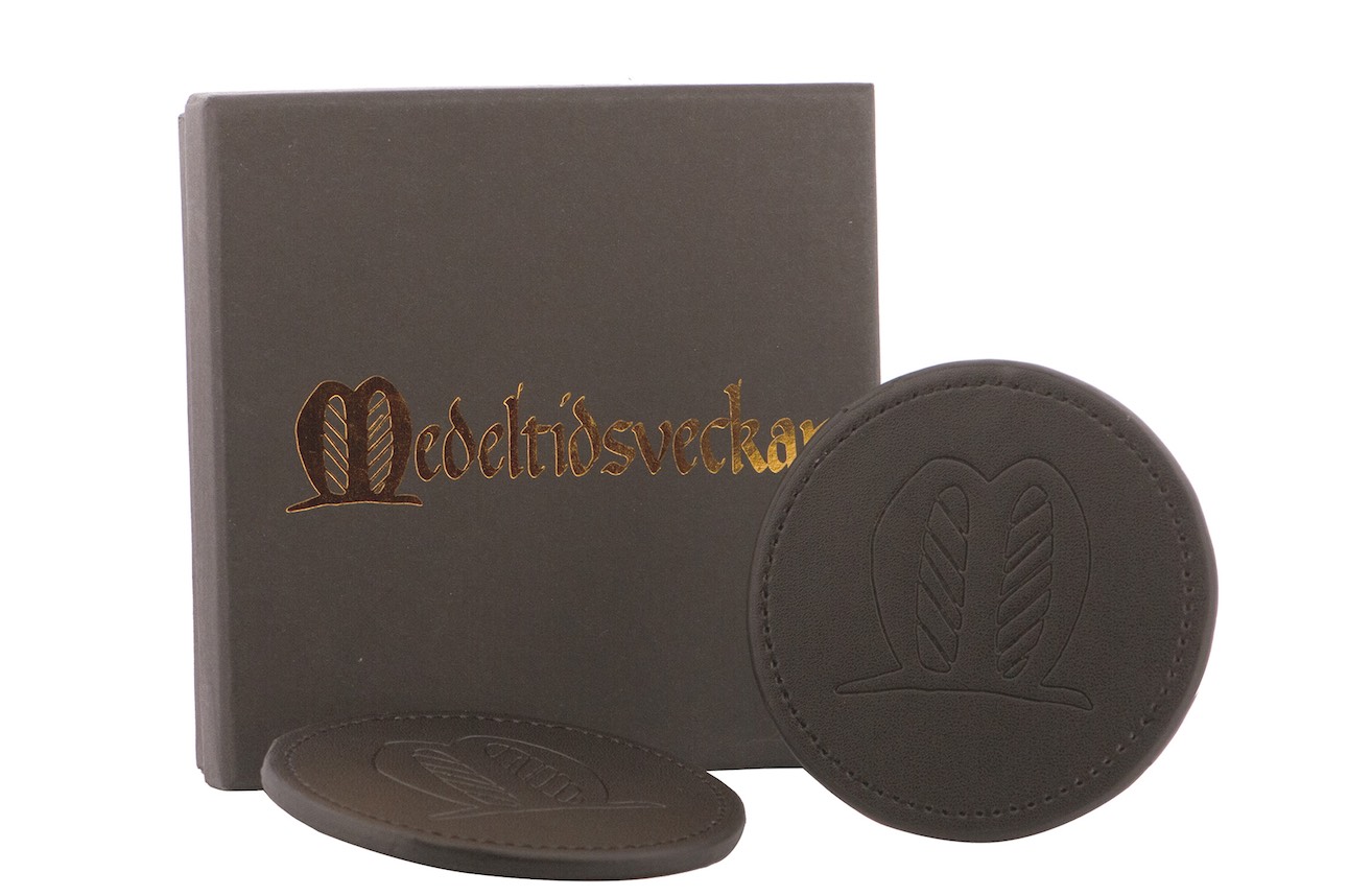 Glasunderlägg präglade i läder med presentask